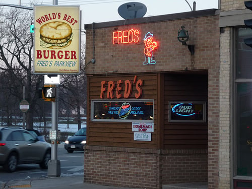 freds-bar-five-5-places-packers-fans-should-avoid