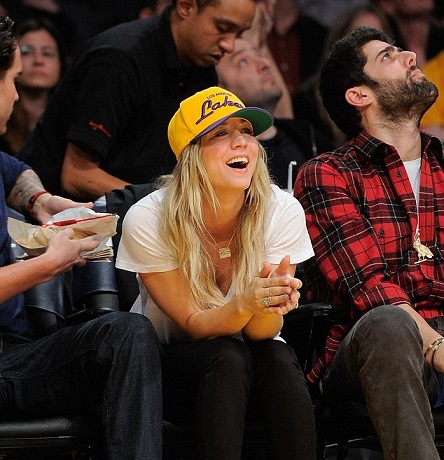 Kaley-Cuoco-LA-Lakers