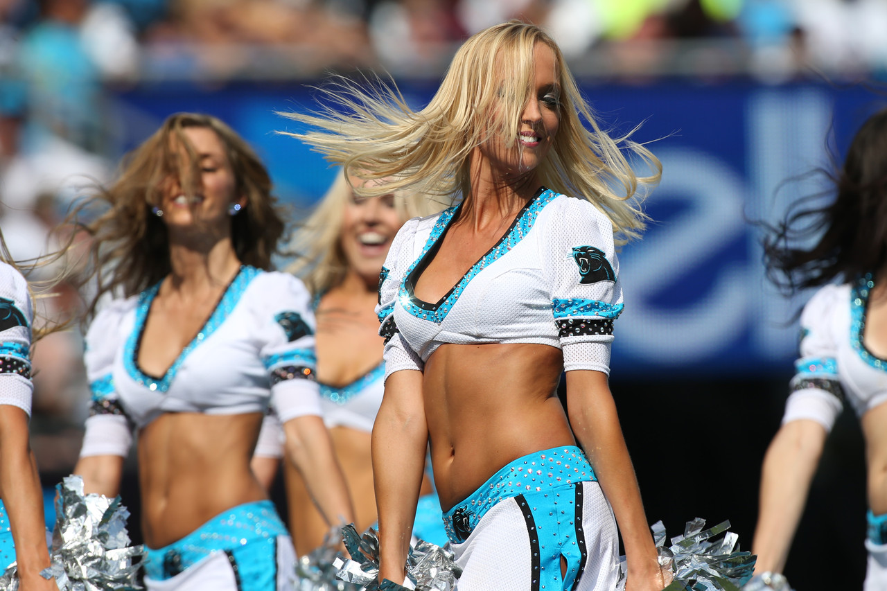 10 Hottest NFL Cheerleaders October 2015