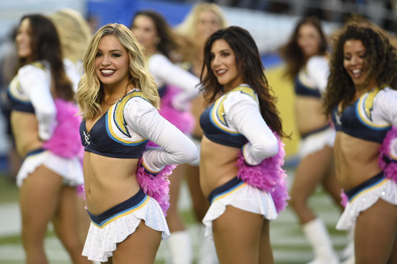 10 Hottest NFL Cheerleaders October 2015