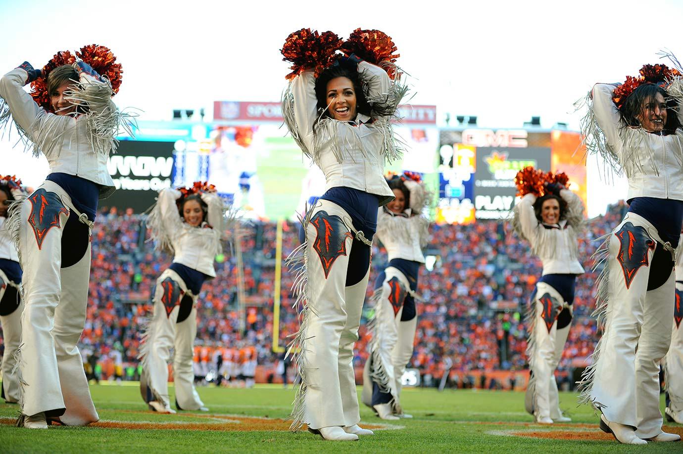 10 Hottest NFL Cheerleaders January 2016