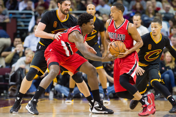 Ed Davis passes the ball to his teammate C.J. McCollum in a game versus the Cleveland Cavaliers