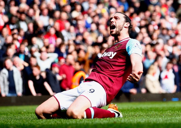 Andy Carroll celebrates his goal