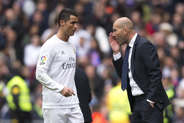 Cristiano Ronaldo talking with Zinedine Zidane