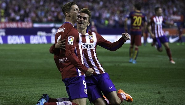 Antoine Griezman hugging Fernando Torres