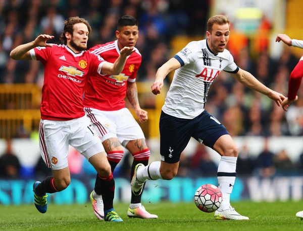 Harry Kane dribbles past Daley Blind