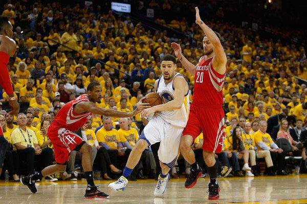 Klay Thompson drives to the basket