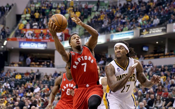 Kyle Lowry shooting the ball