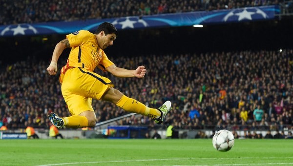 Luis Suarez doing a flying kick