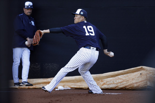 Masahiro Tanaka warming up