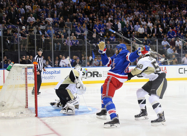 Rick Nash scores a short-handed goal in the second period of Game 3