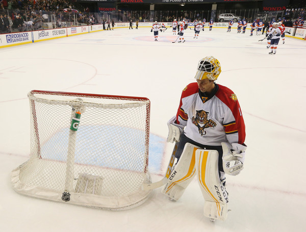 Roberto Luongo skates off the ice