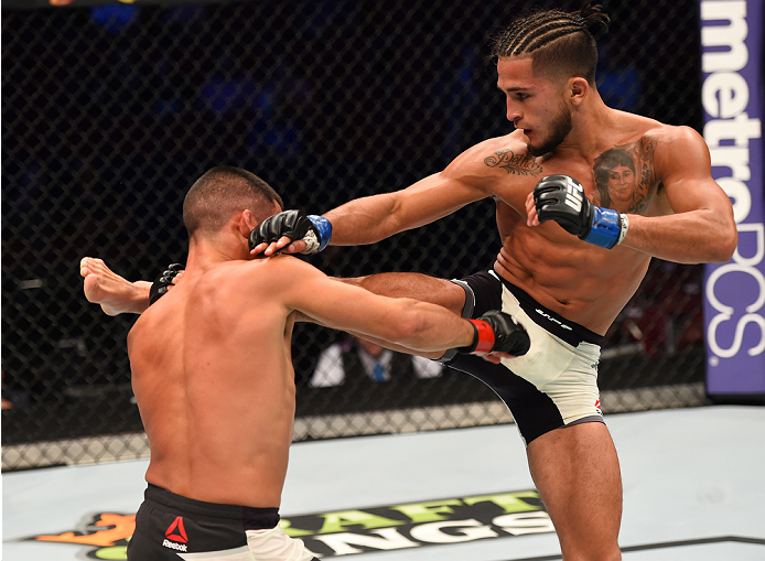 Sergio Pettis lands a head kick on Chris Cariaso