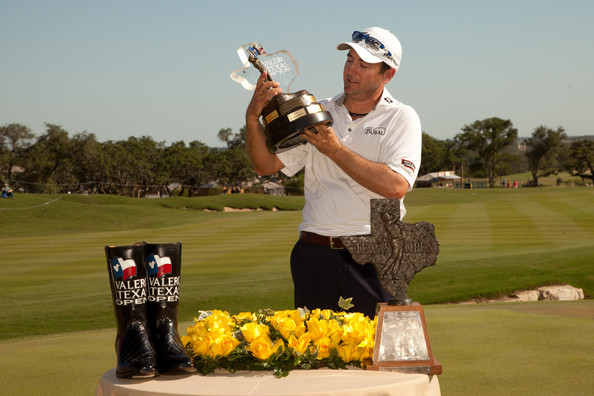 Ben Curtis lifts the 2012 Texas Open trophy