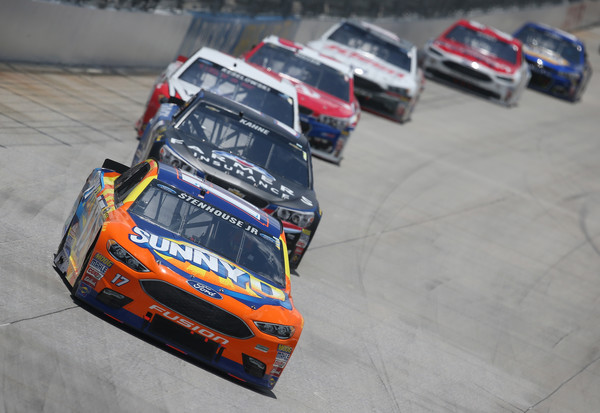 Ricky Stenhouse Jr. leading a pack of cars at the Dover International Speedway