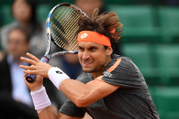 David Ferrer nails a backhand in the fourth round at Roland Garros