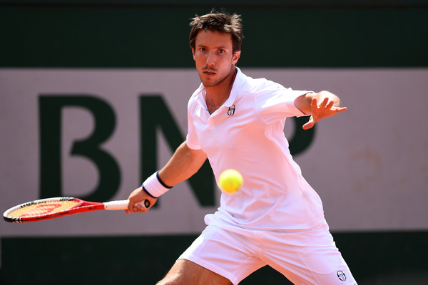 Igor Sijsling plays a forehand at the 2016 French Open