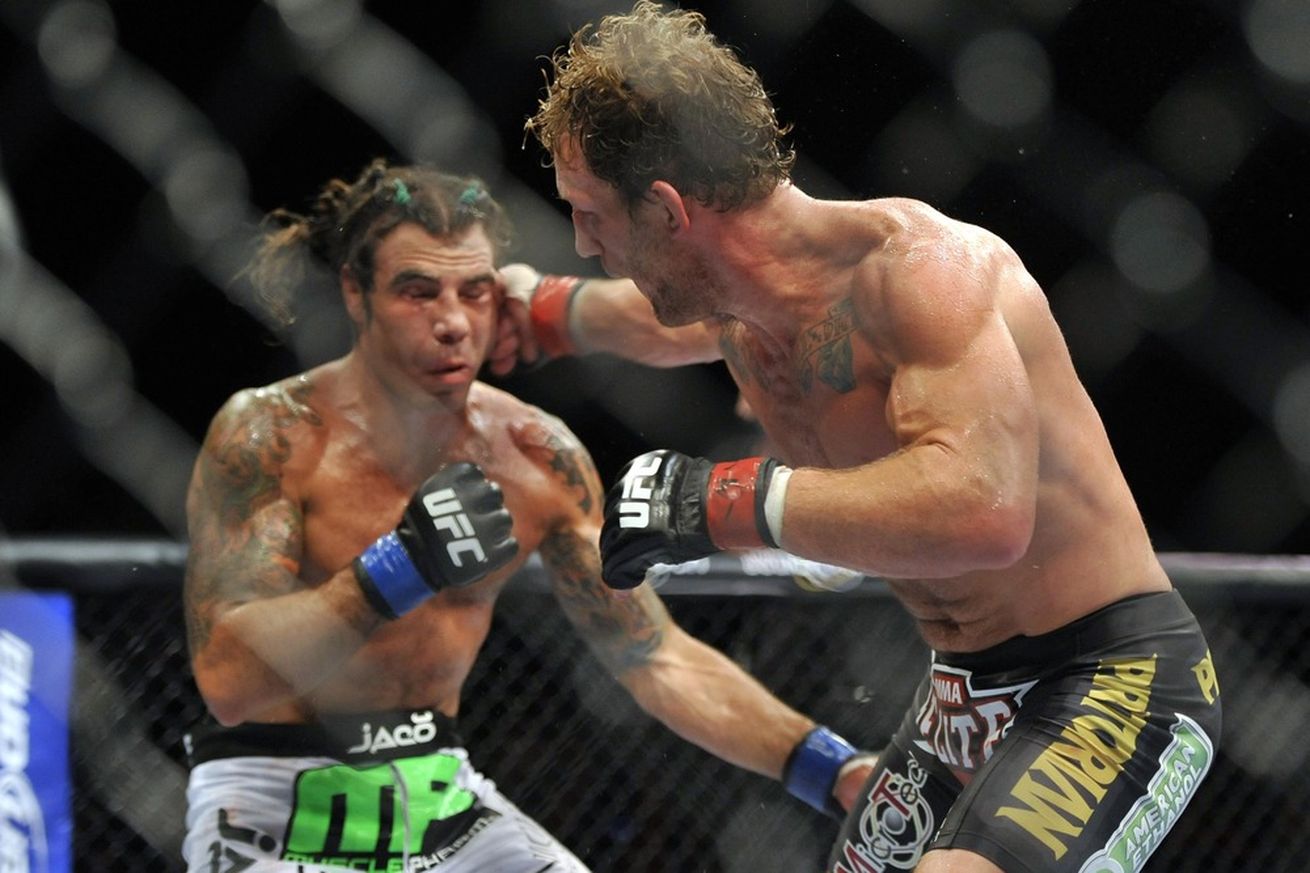 Gray Maynard lands a right hook on Clay Guida